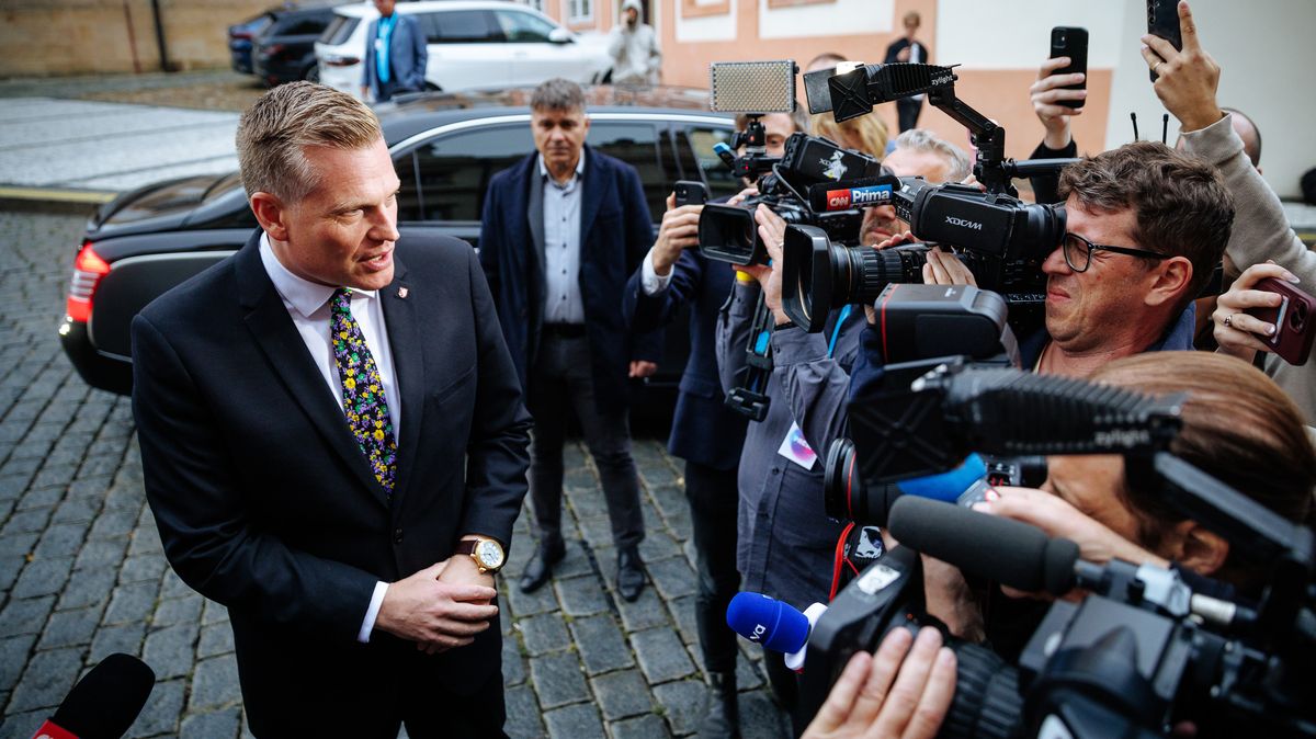 Hajlování, bití partnerky. Taky se těšíte na nového ministra?